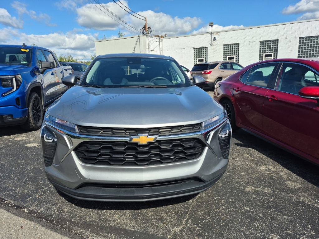 Used 2024 Chevrolet Trax LS w/ LS Convenience Package FWD video 2