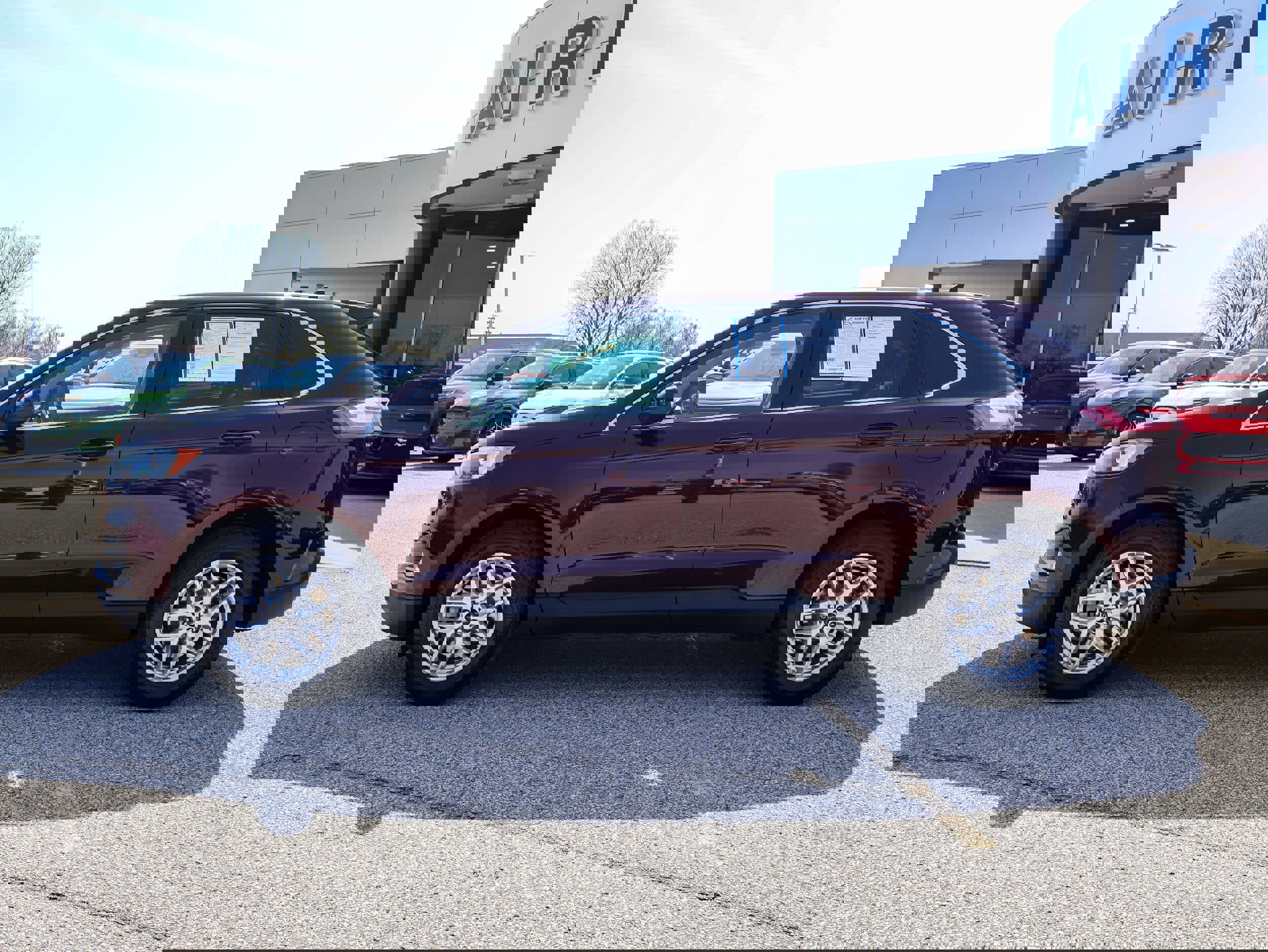 Used 2024 Ford Edge SEL w/ Convenience Package image 2