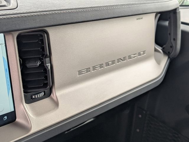 Used 2025 Ford Bronco Outer Banks image 25
