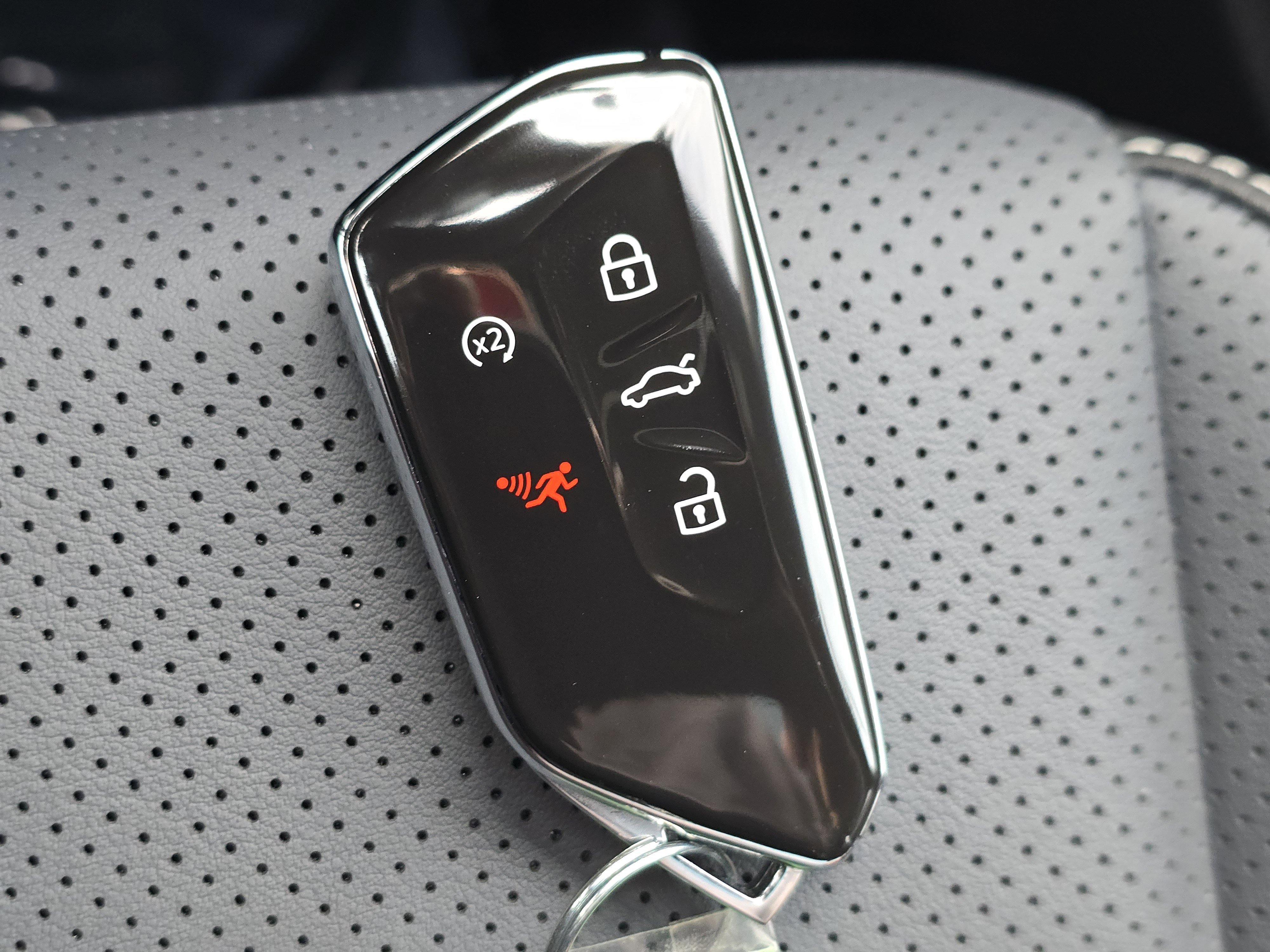 New 2026 Volkswagen Tiguan SE R-Line image 27