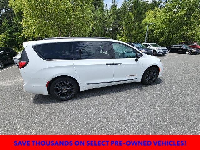 Used 2024 Chrysler Pacifica Touring-L w/ Road Tripper Package FWD image 15