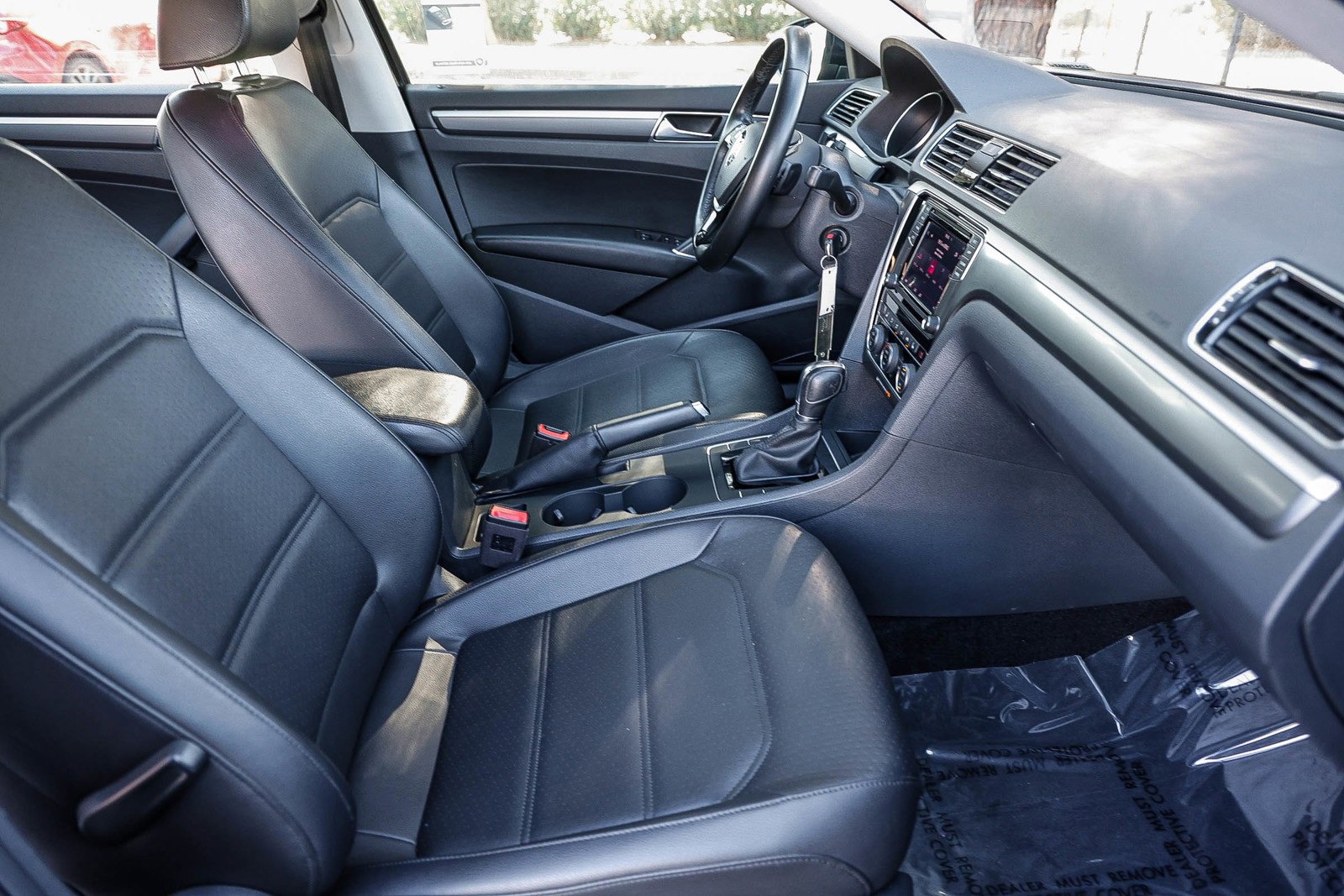 Used 2018 Volkswagen Passat 2.0T R-Line image 16