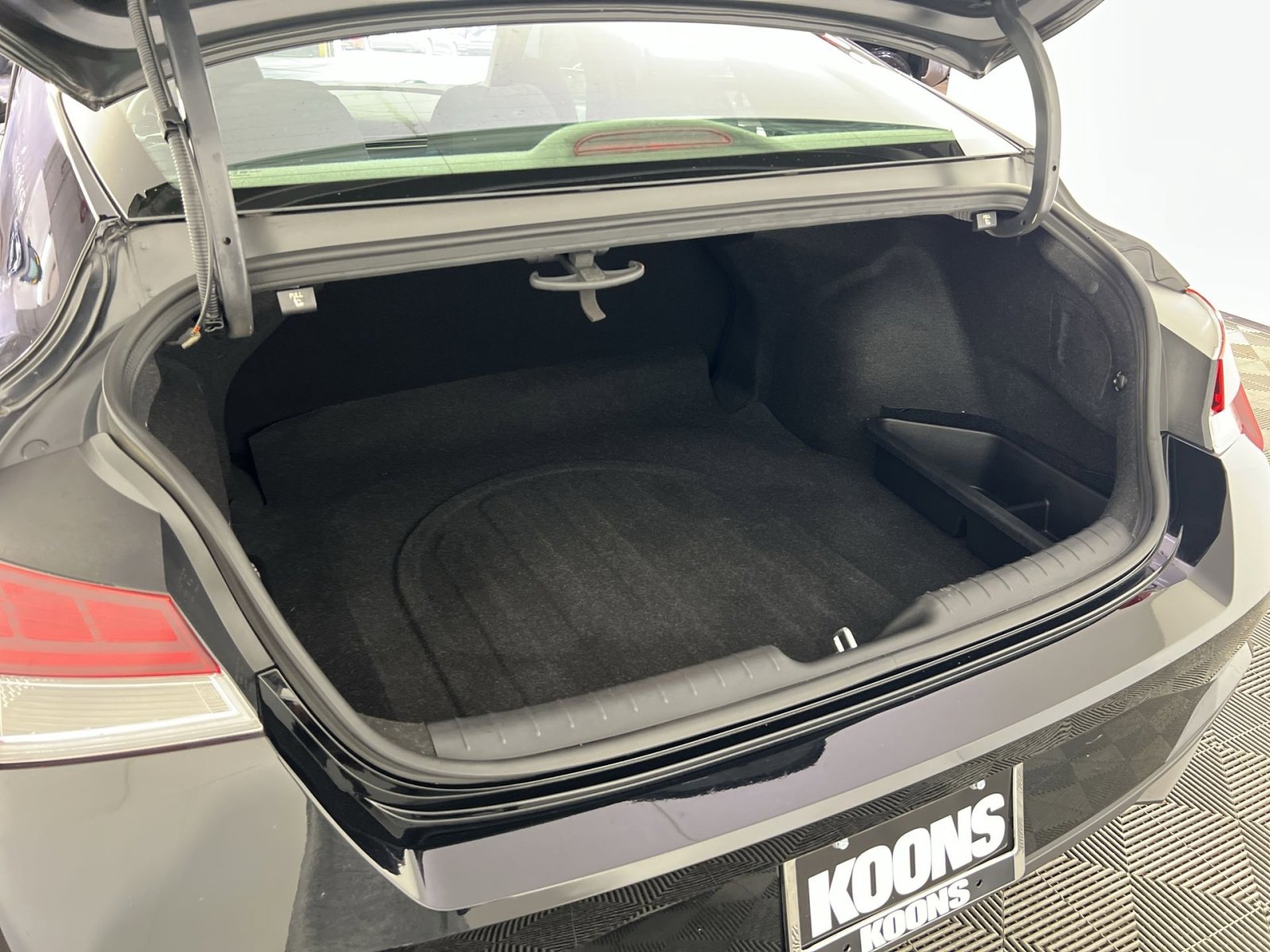 Used 2023 Hyundai Elantra Blue w/ Preferred Accessory Package image 26