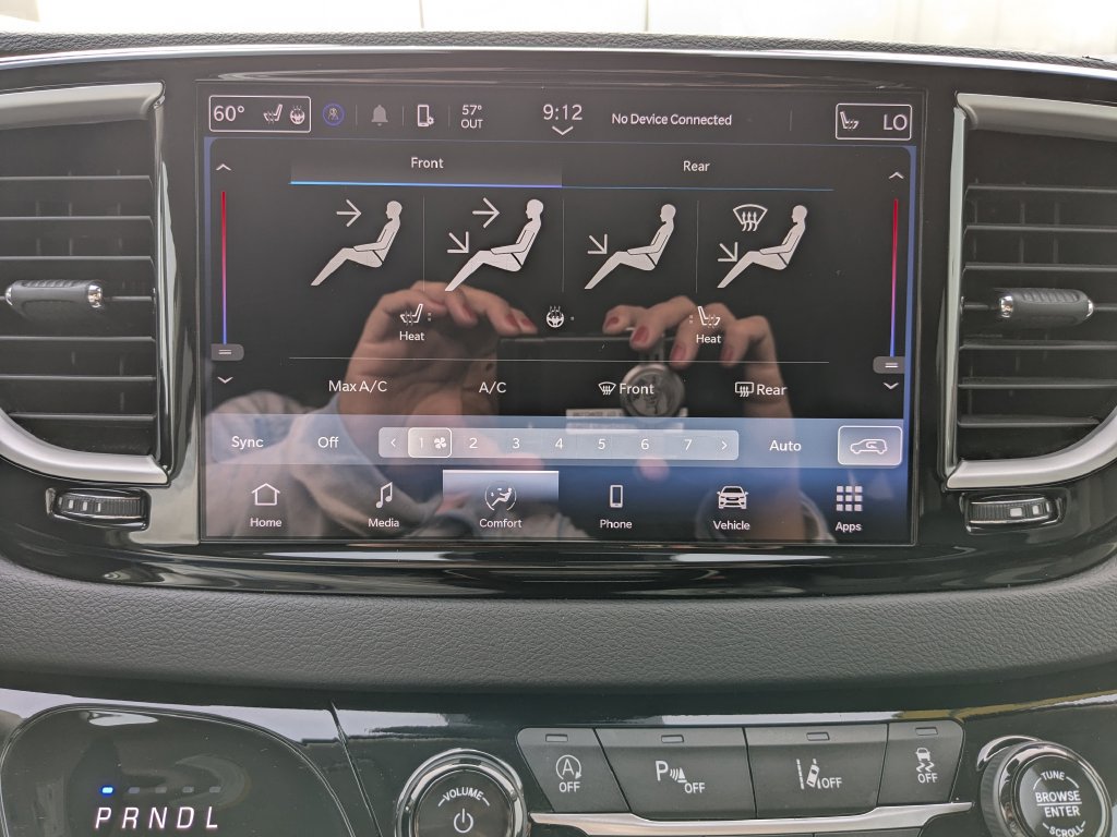 Used 2024 Chrysler Pacifica Touring-L FWD image 10