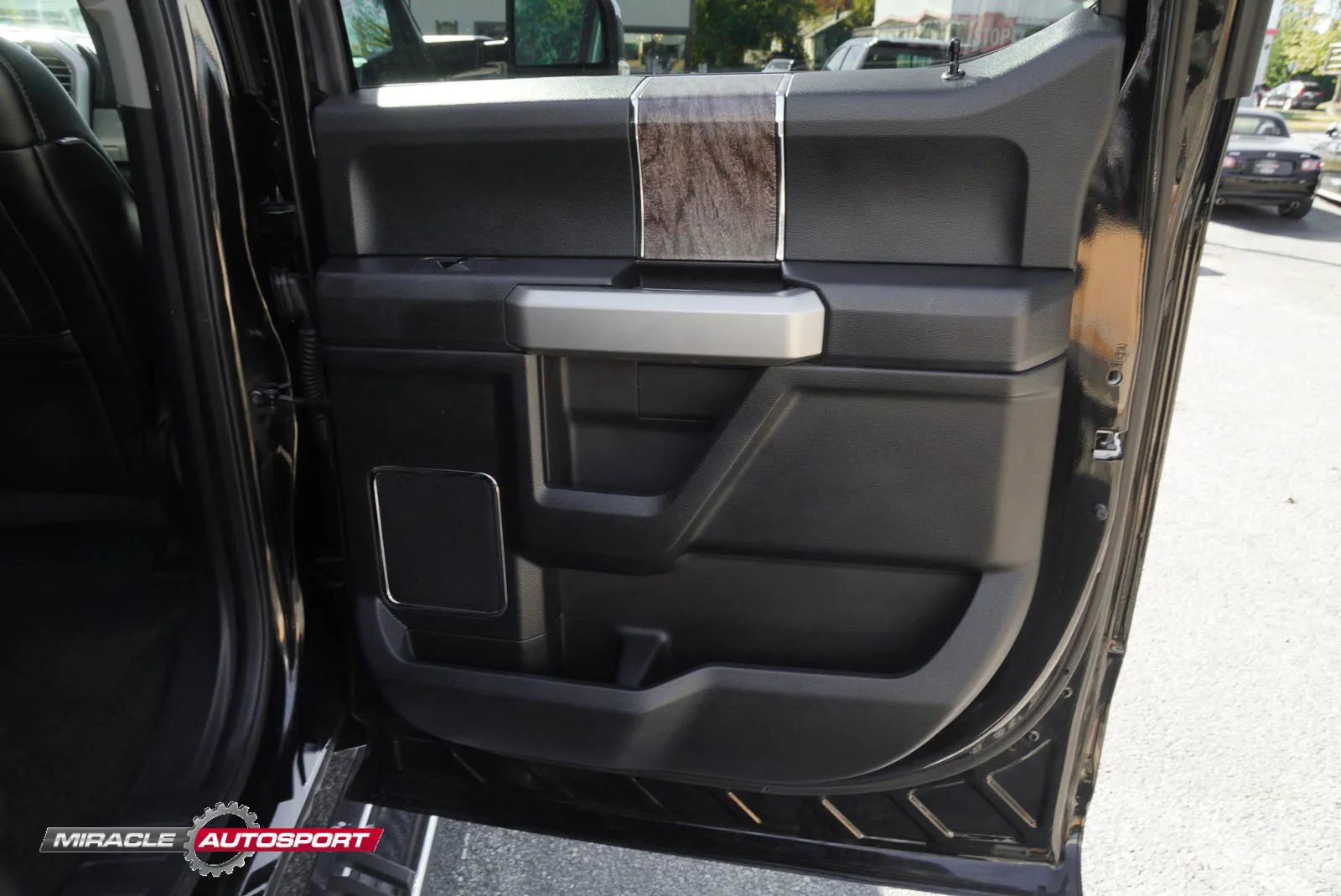 Used 2017 Ford F350 Lariat w/ Lariat Ultimate Package image 35