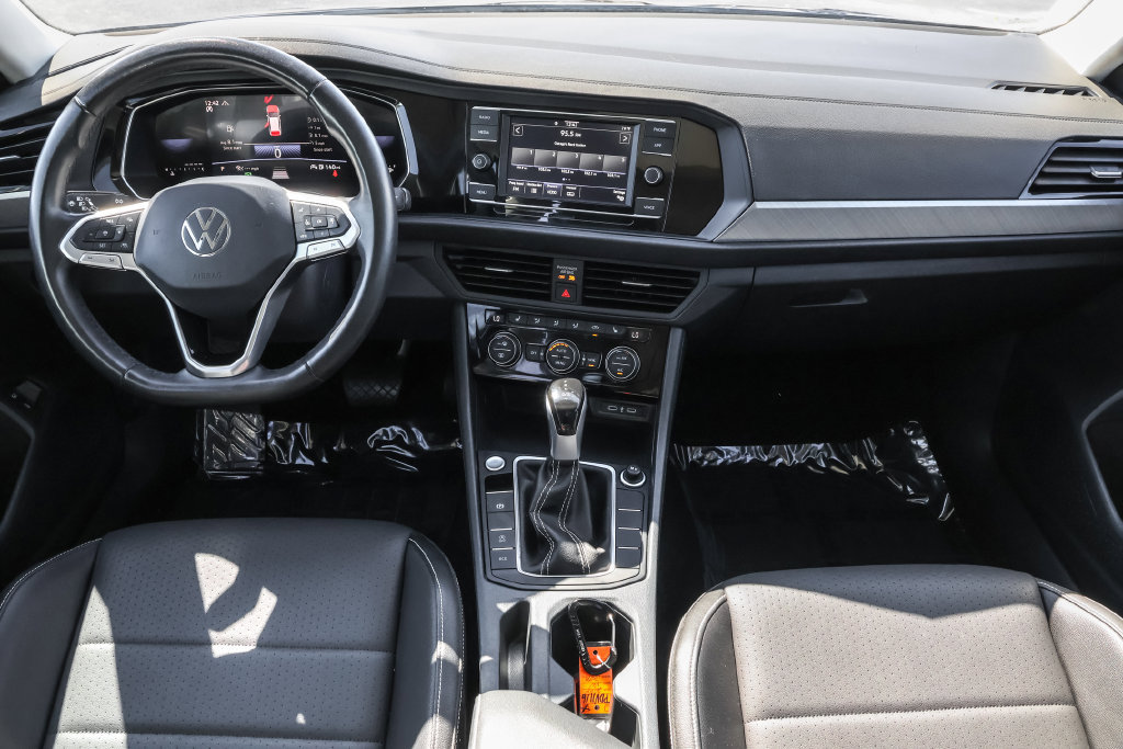 Certified 2024 Volkswagen Jetta SE FWD image 29