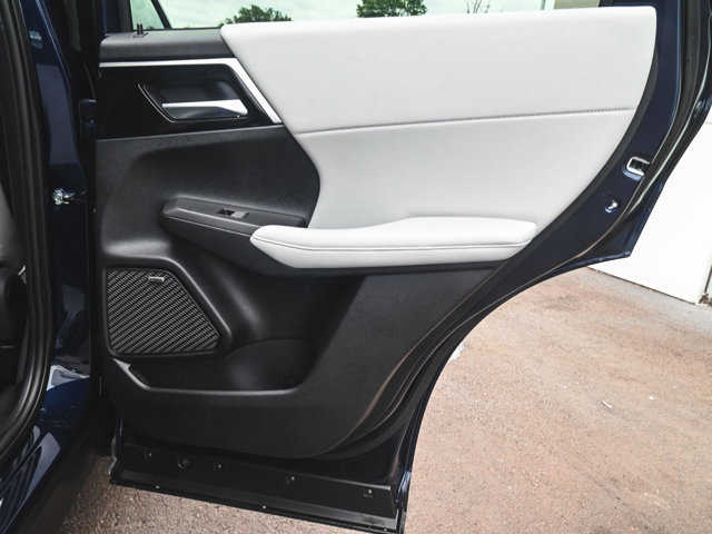 New 2025 Mitsubishi Outlander SE image 13