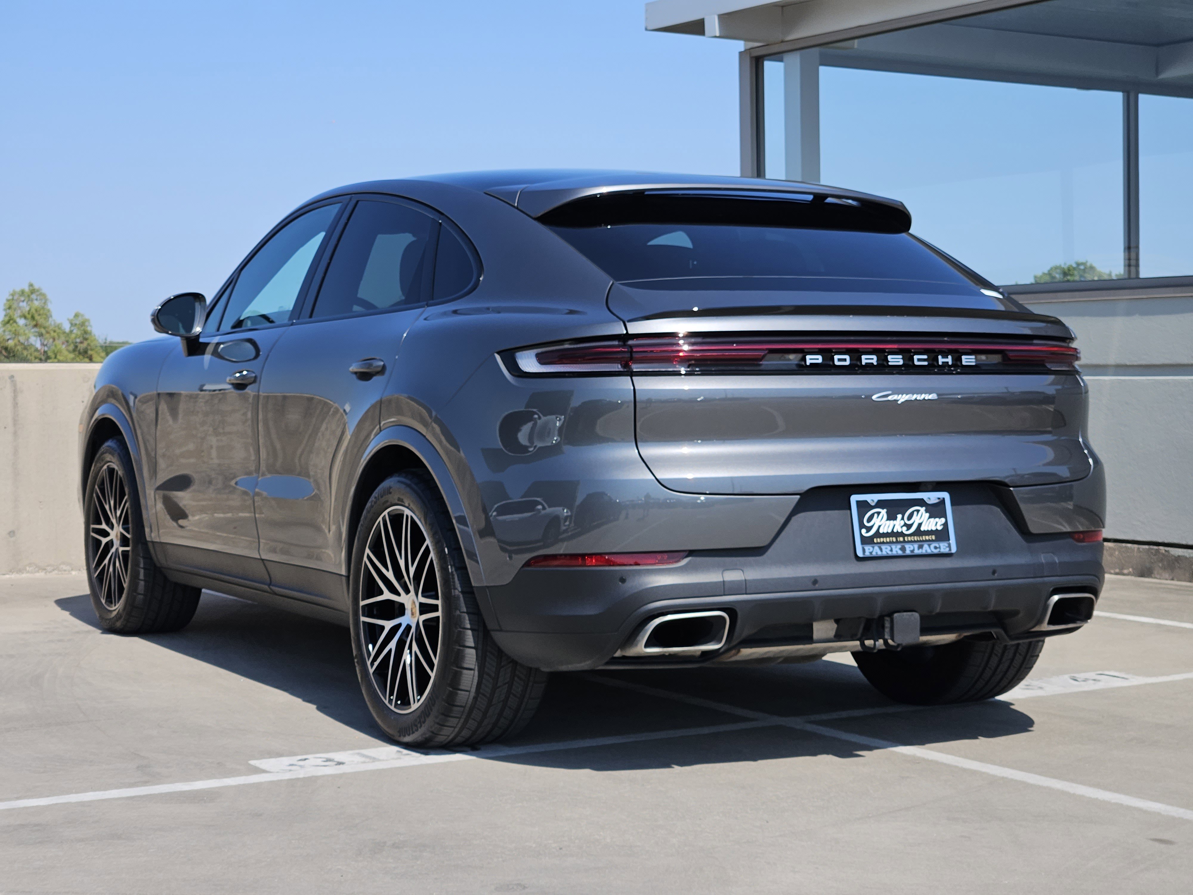 Certified 2025 Porsche Cayenne Coupe image 3