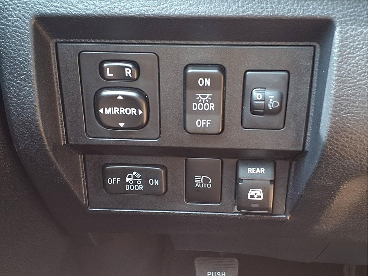 Used 2018 Toyota Tundra Limited w/ Limited Premium Package AWD/4WD image 27