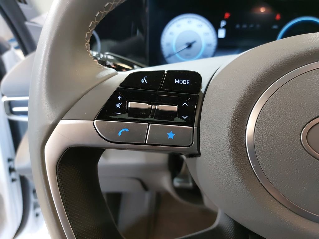 Certified 2025 Hyundai Elantra SEL image 18