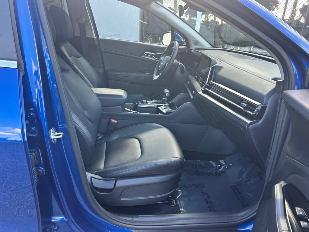 Used 2025 Kia Sportage EX FWD image 22
