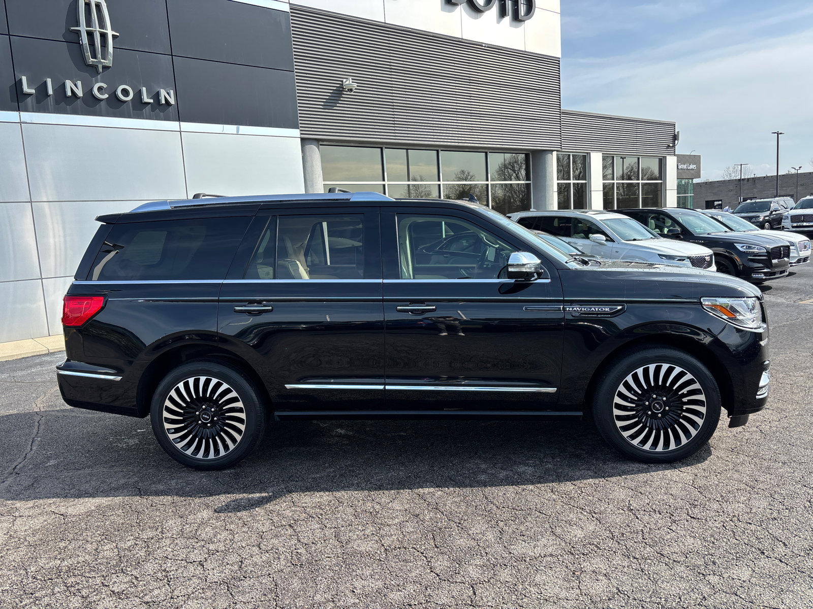 Used 2021 Lincoln Navigator Black Label w/ Cargo Convenience Package image 8