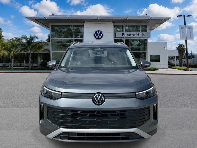 Certified 2026 Volkswagen Tiguan SE w/ Panoramic Sunroof Package FWD image 2