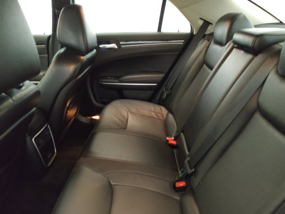 Used 2016 Chrysler 300 Limited RWD image 18