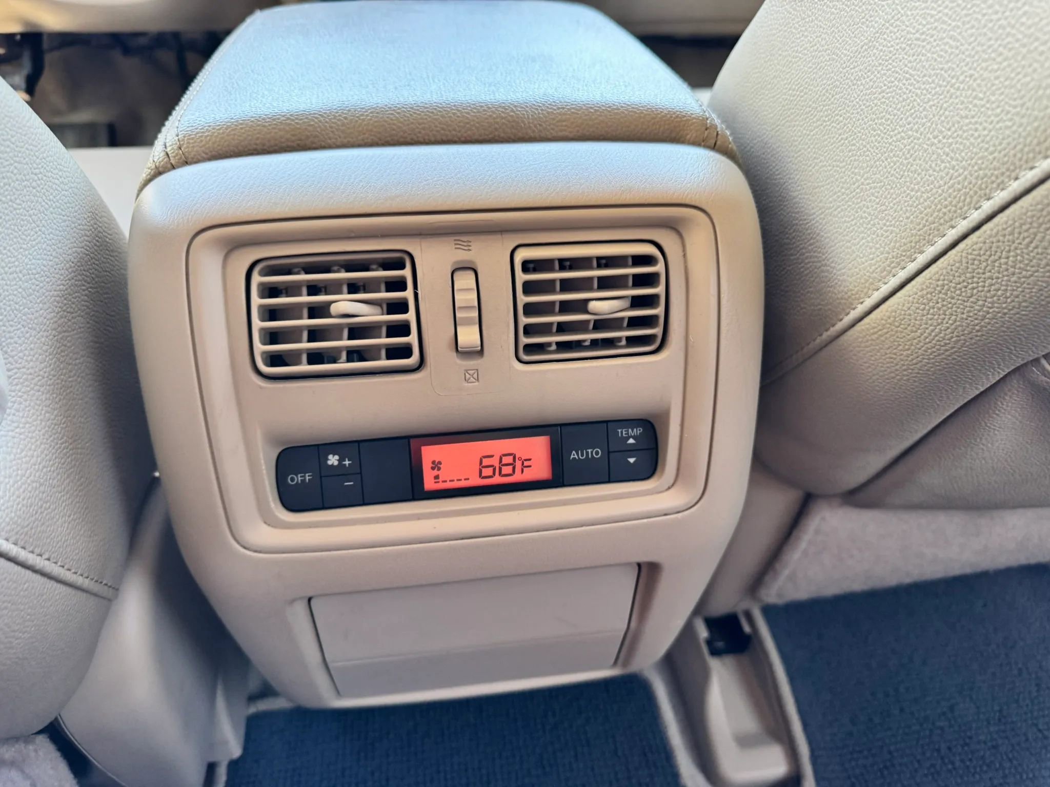 Used 2014 Nissan Pathfinder SV AWD/4WD image 29