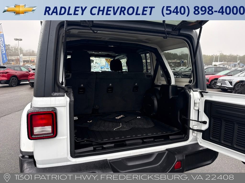 Used 2022 Jeep Wrangler Unlimited Sahara w/ Cold Weather Group image 15