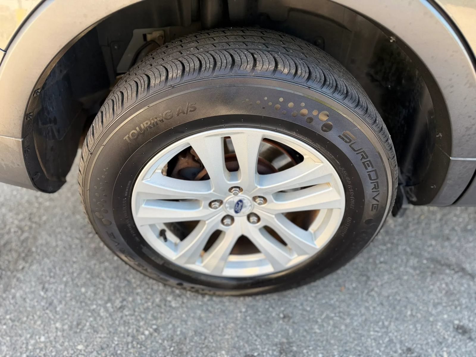 Used 2018 Ford Explorer XLT w/ Equipment Group 202A AWD/4WD image 12