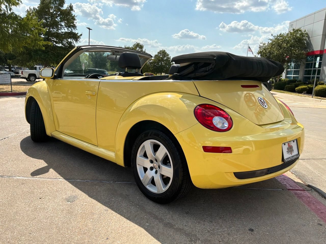 Used 2007 Volkswagen Beetle Convertible w/ Package 1 FWD image 14