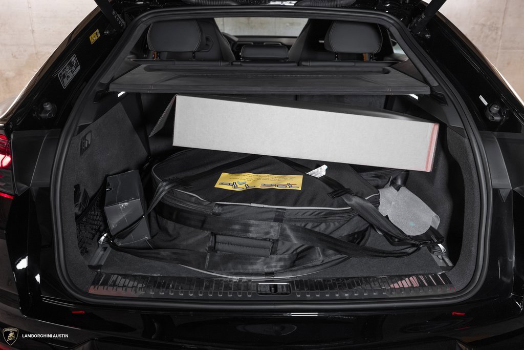 Used 2025 Lamborghini Urus SE image 11