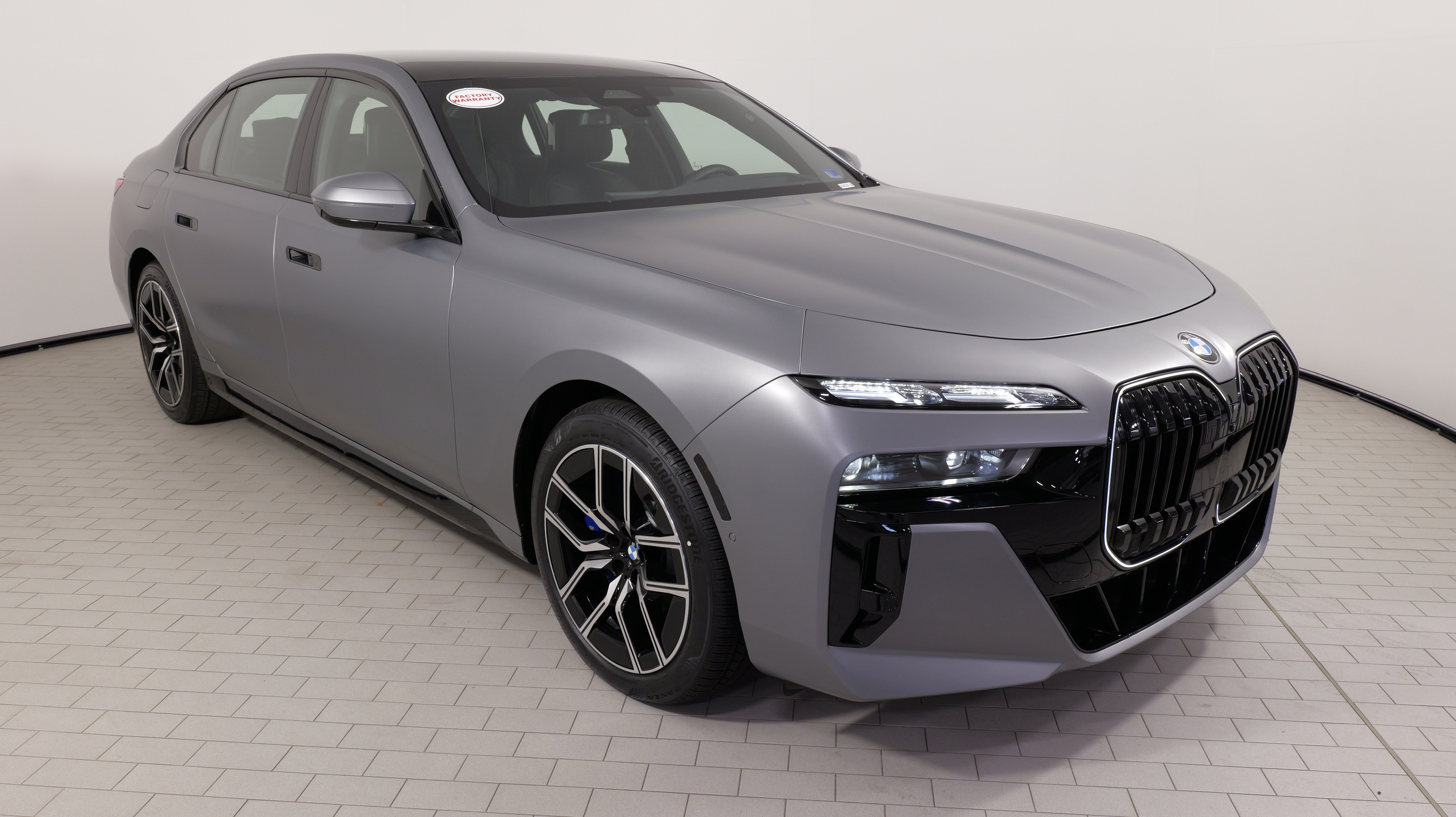 Used 2025 BMW 760i xDrive AWD/4WD image 7