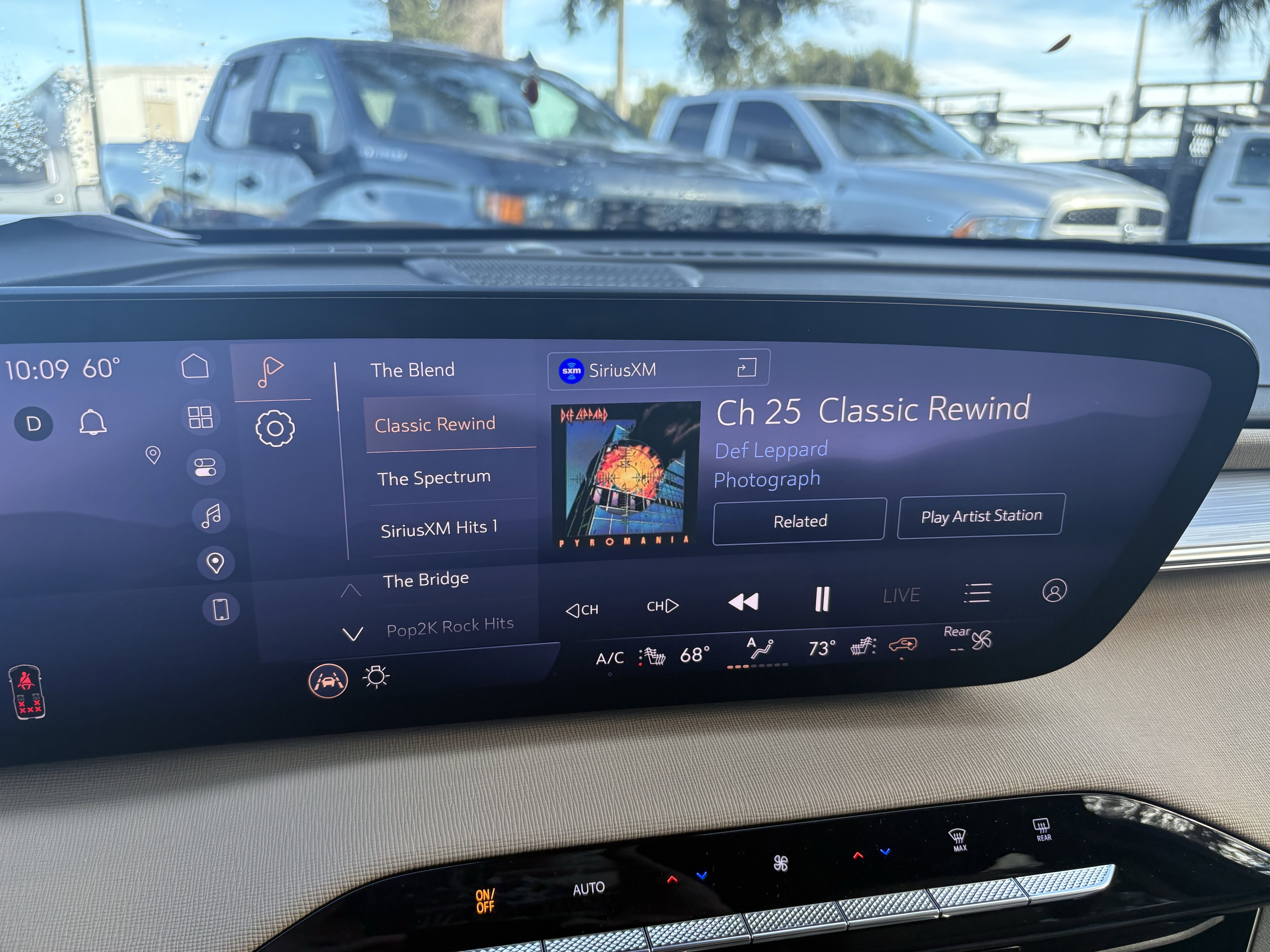 Used 2025 Buick Enclave Preferred image 12