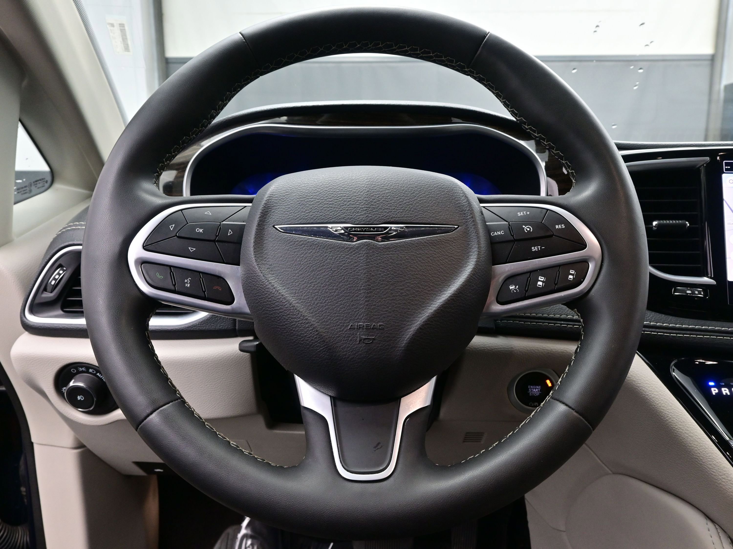 Used 2024 Chrysler Pacifica Limited image 22