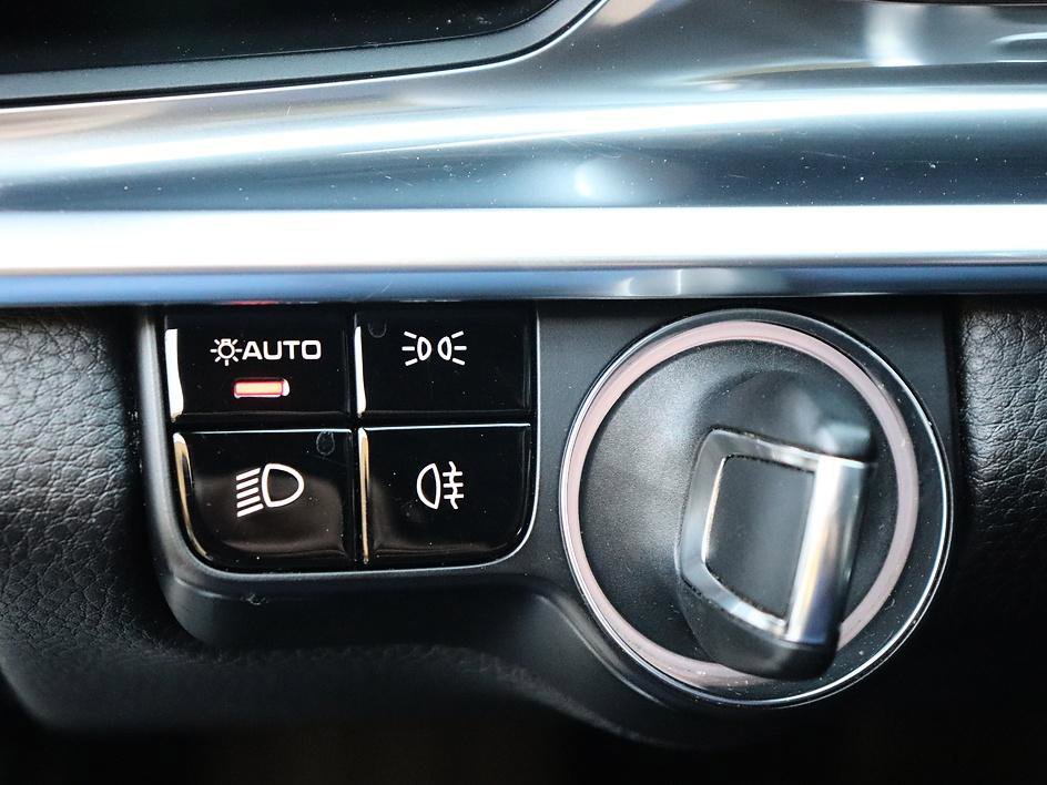 Used 2017 Porsche Panamera 4 image 48