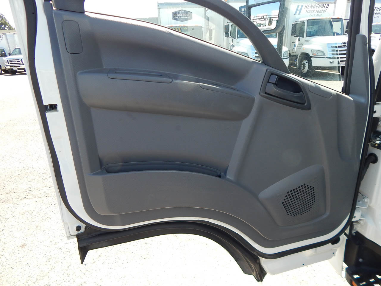 Used 2021 Isuzu NPR image 18