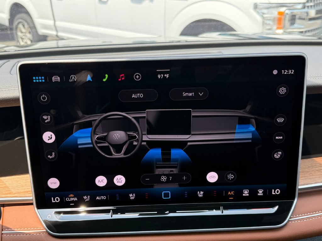 New 2026 Volkswagen Tiguan SEL R-Line AWD/4WD image 18