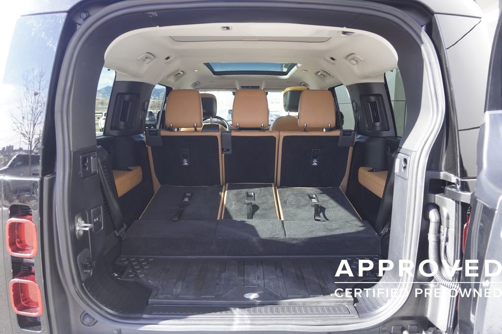 Used 2024 Land Rover Defender 130 S image 31