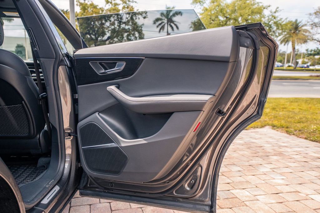 Used 2025 Audi Q8 Prestige image 38