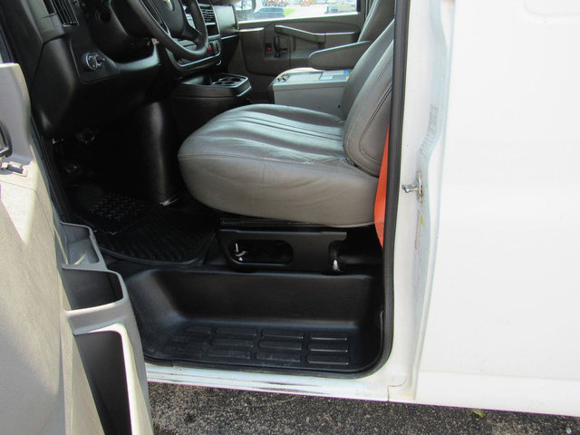 Used 2016 Chevrolet Express 2500 RWD image 26