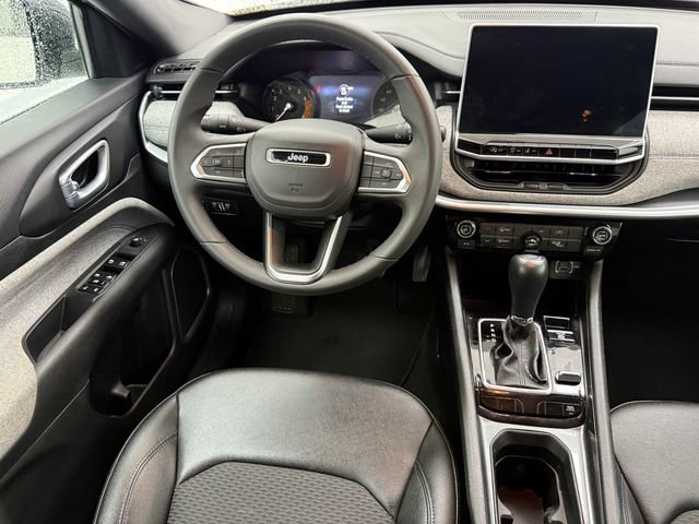 Used 2024 Jeep Compass Latitude image 31