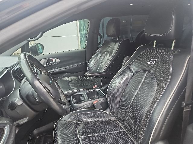 Used 2019 Chrysler Pacifica Limited w/ S Appearance Package FWD image 9