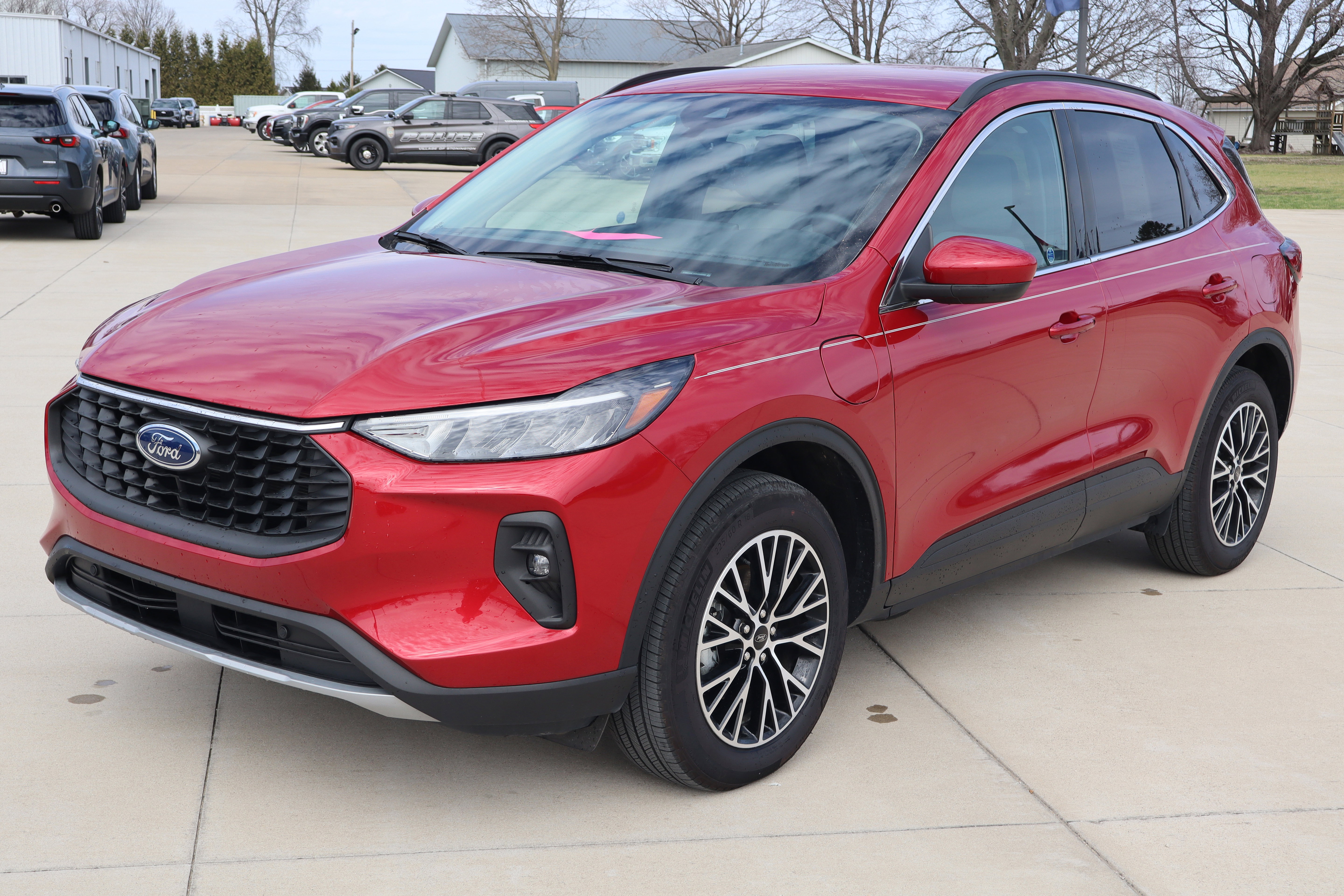 Used 2025 Ford Escape SE image 2