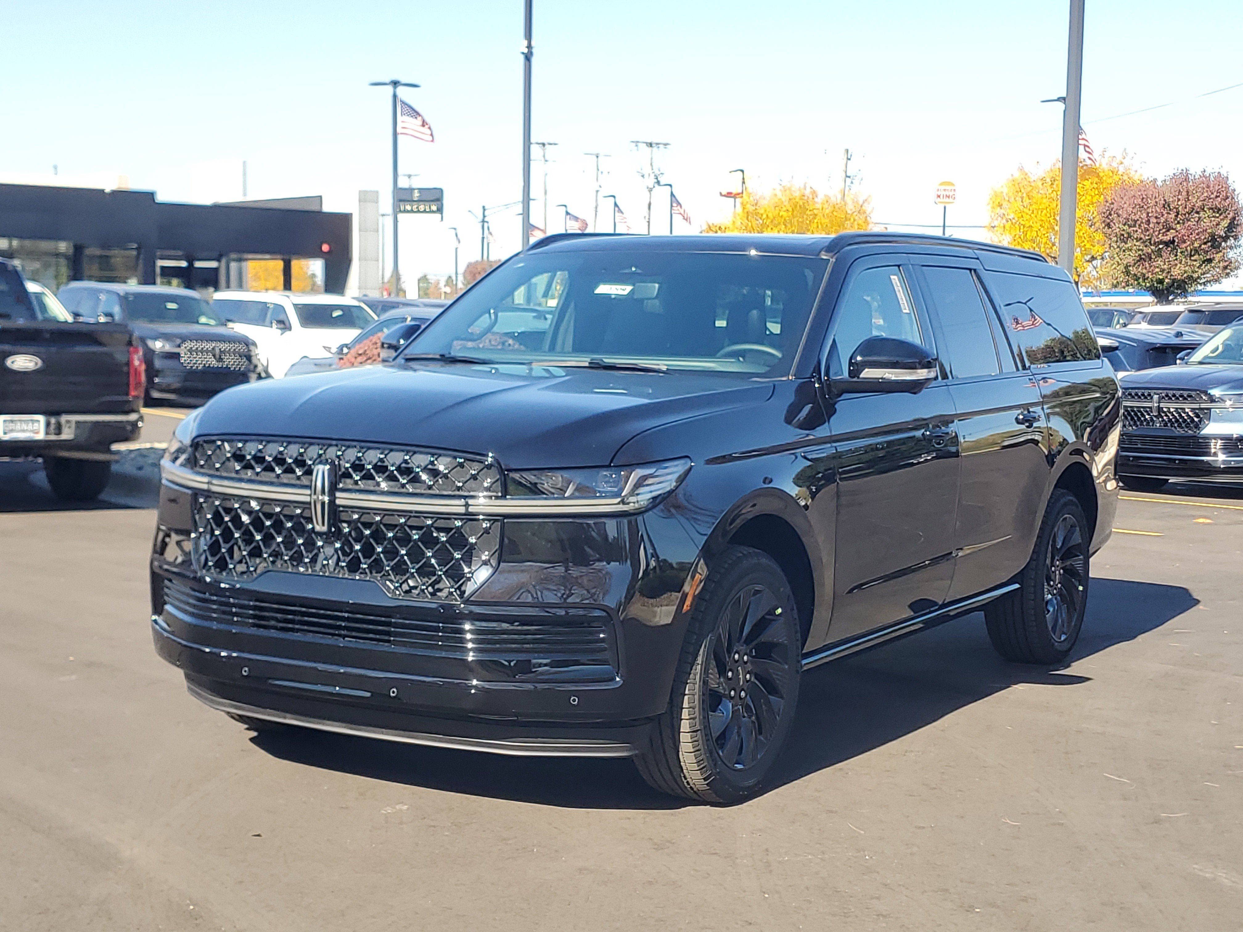 New 2027 Lincoln Navigator L Reserve w/ Jet Appearance Package AWD/4WD image 2