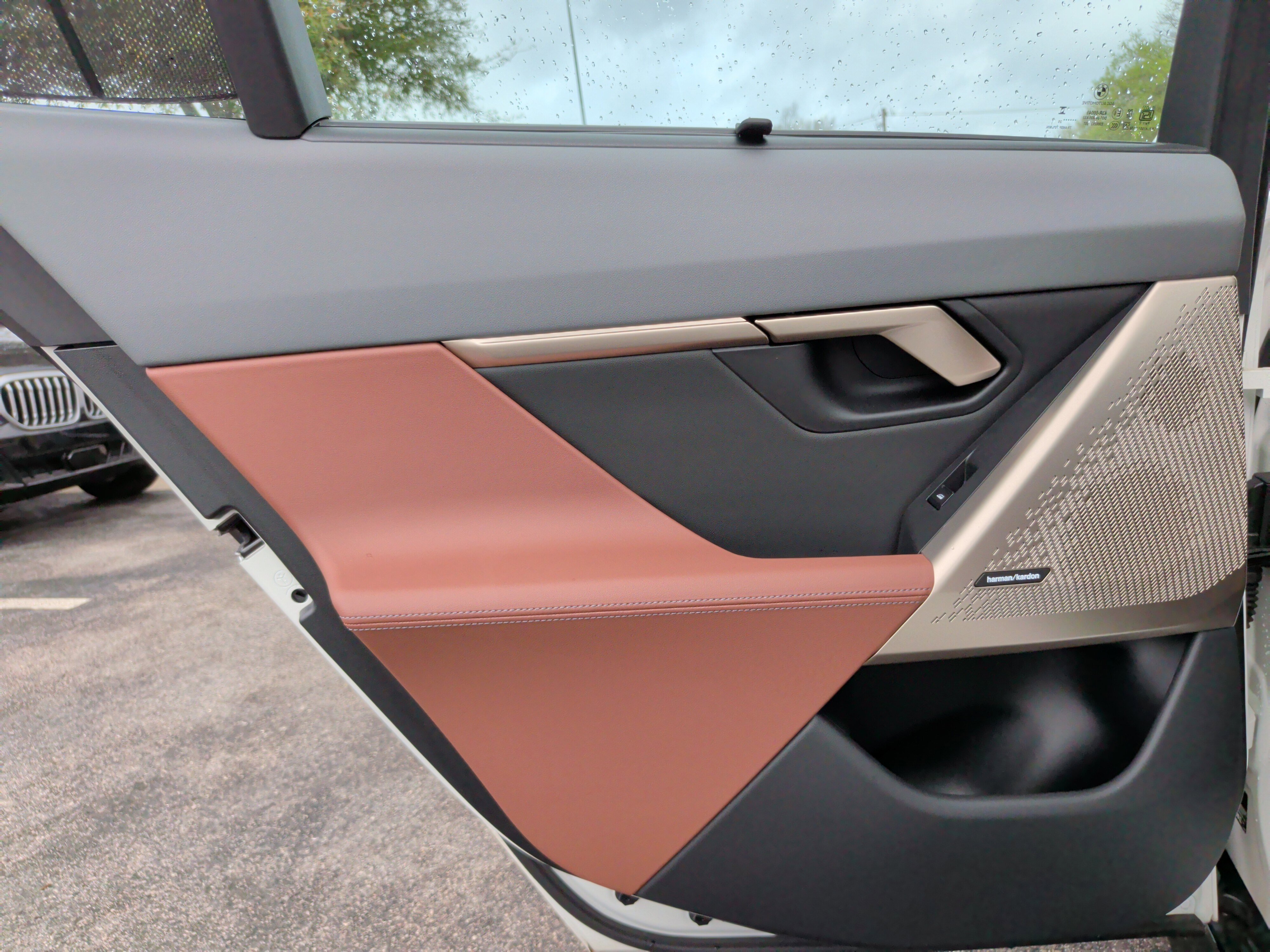 Certified 2025 BMW 550e xDrive w/ Executive Package image 40