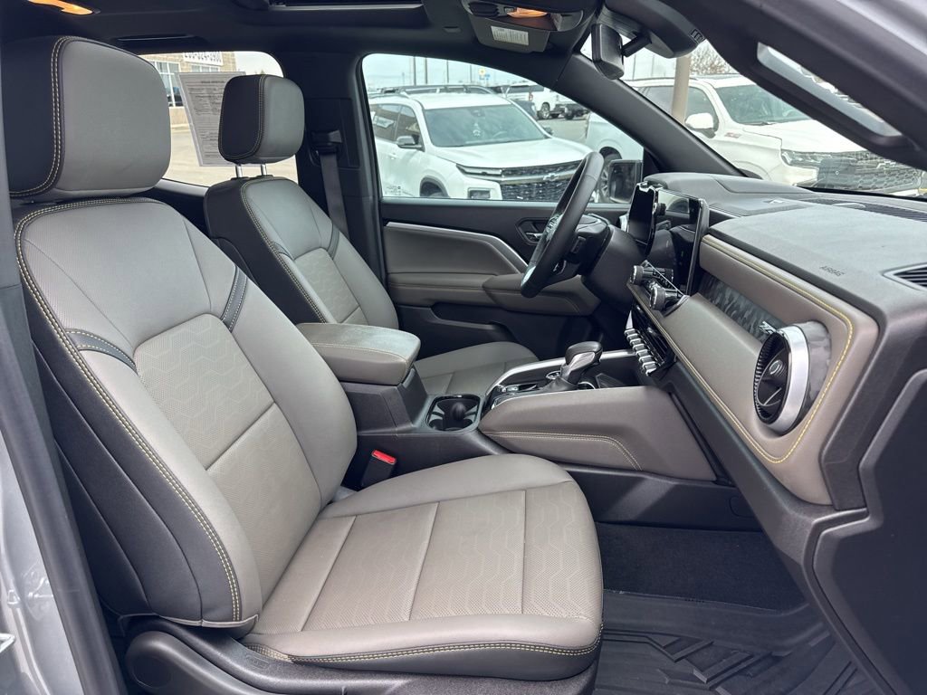 Used 2025 Chevrolet Colorado ZR2 w/ Technology Package image 45