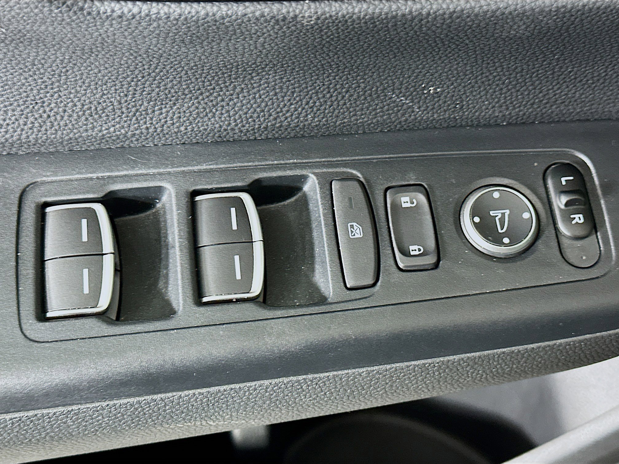 Used 2025 Honda CR-V EX-L image 15