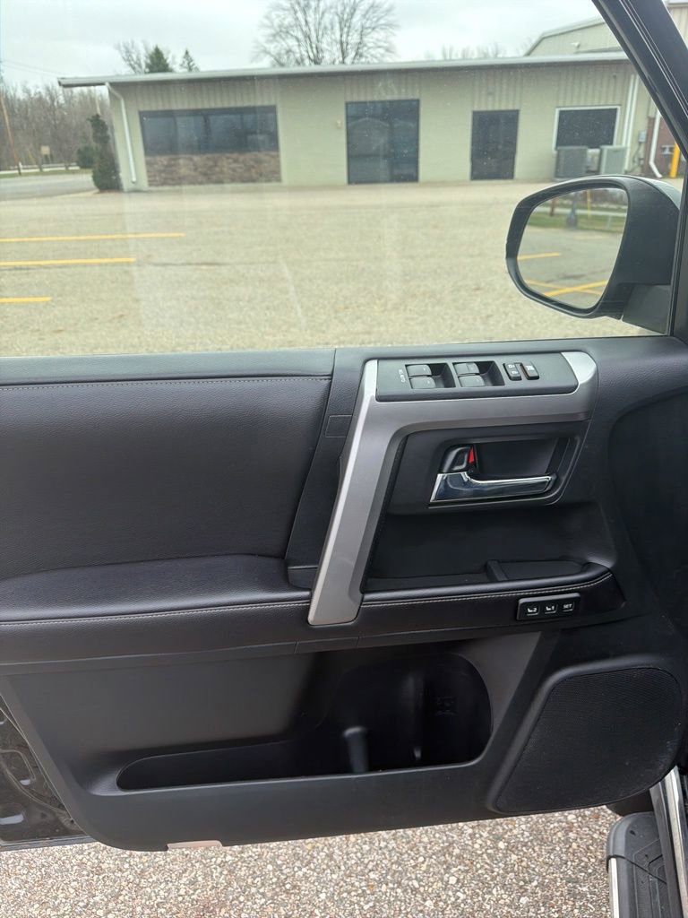 Used 2016 Toyota 4Runner Limited image 10