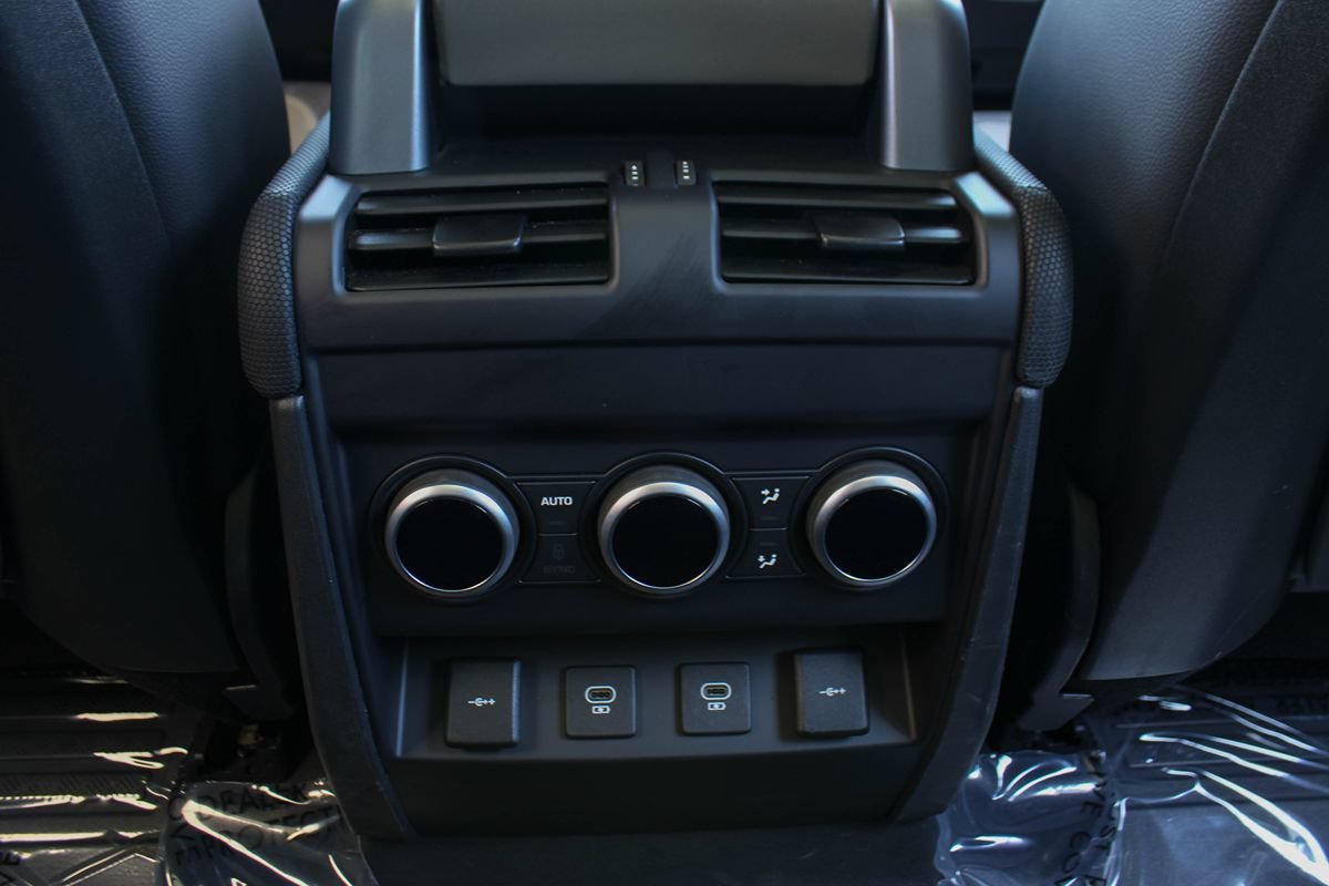 Used 2022 Land Rover Defender 110 X-Dynamic SE AWD/4WD image 36