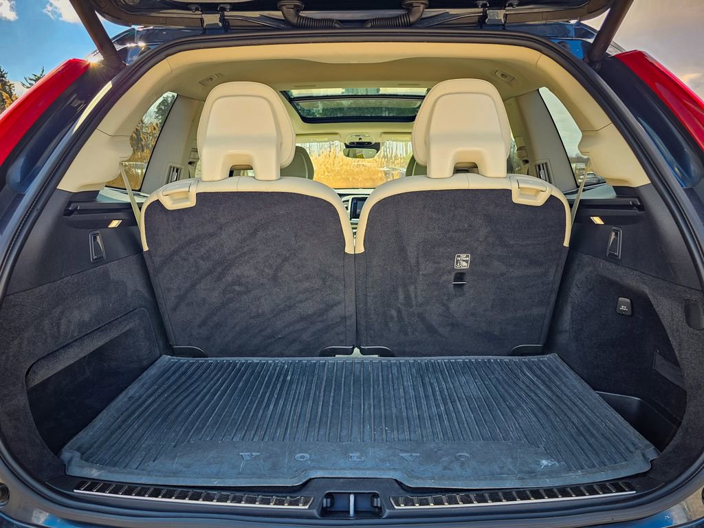 Used 2020 Volvo XC90 T6 Momentum w/ Protection Package Premier image 35