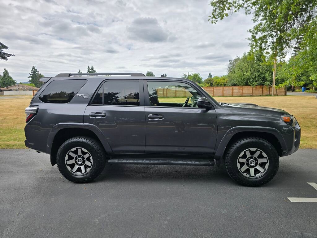 Used 2020 Toyota 4Runner SR5 image 5