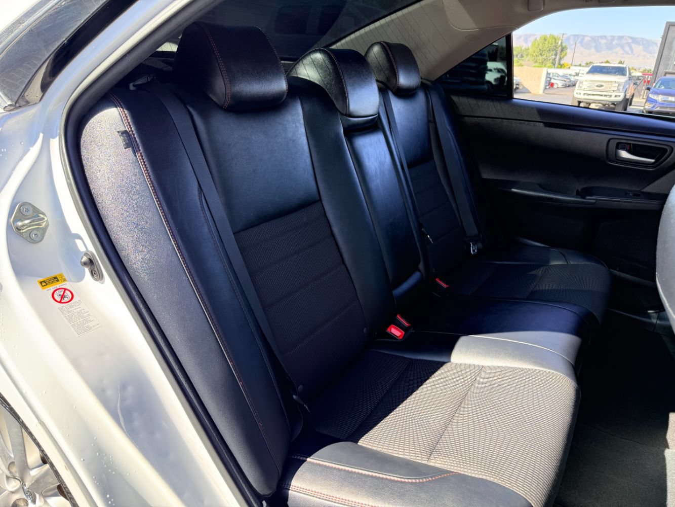 Used 2017 Toyota Camry SE w/ Moonroof Package FWD image 23