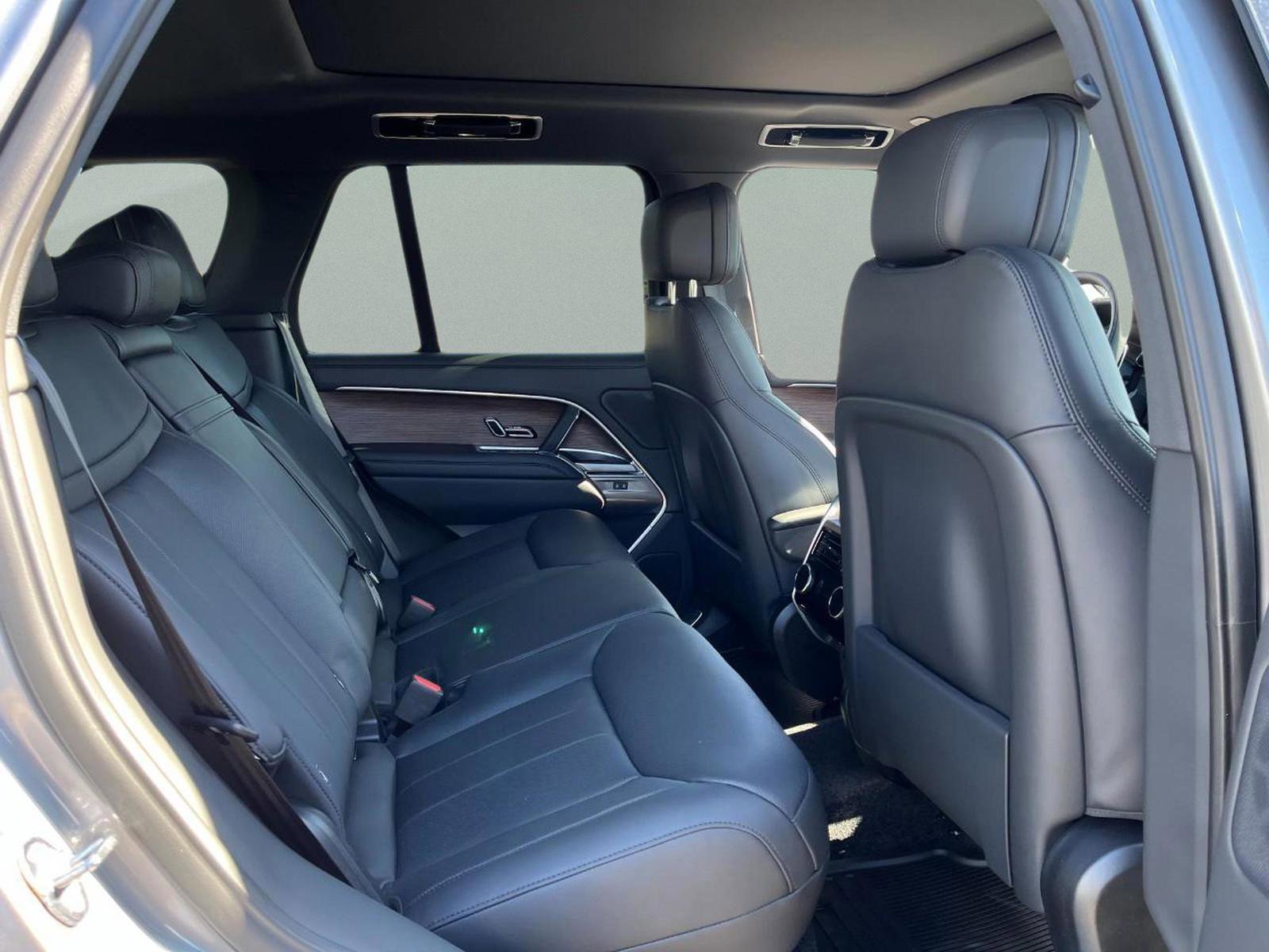 New 2025 Land Rover Range Rover SE image 14