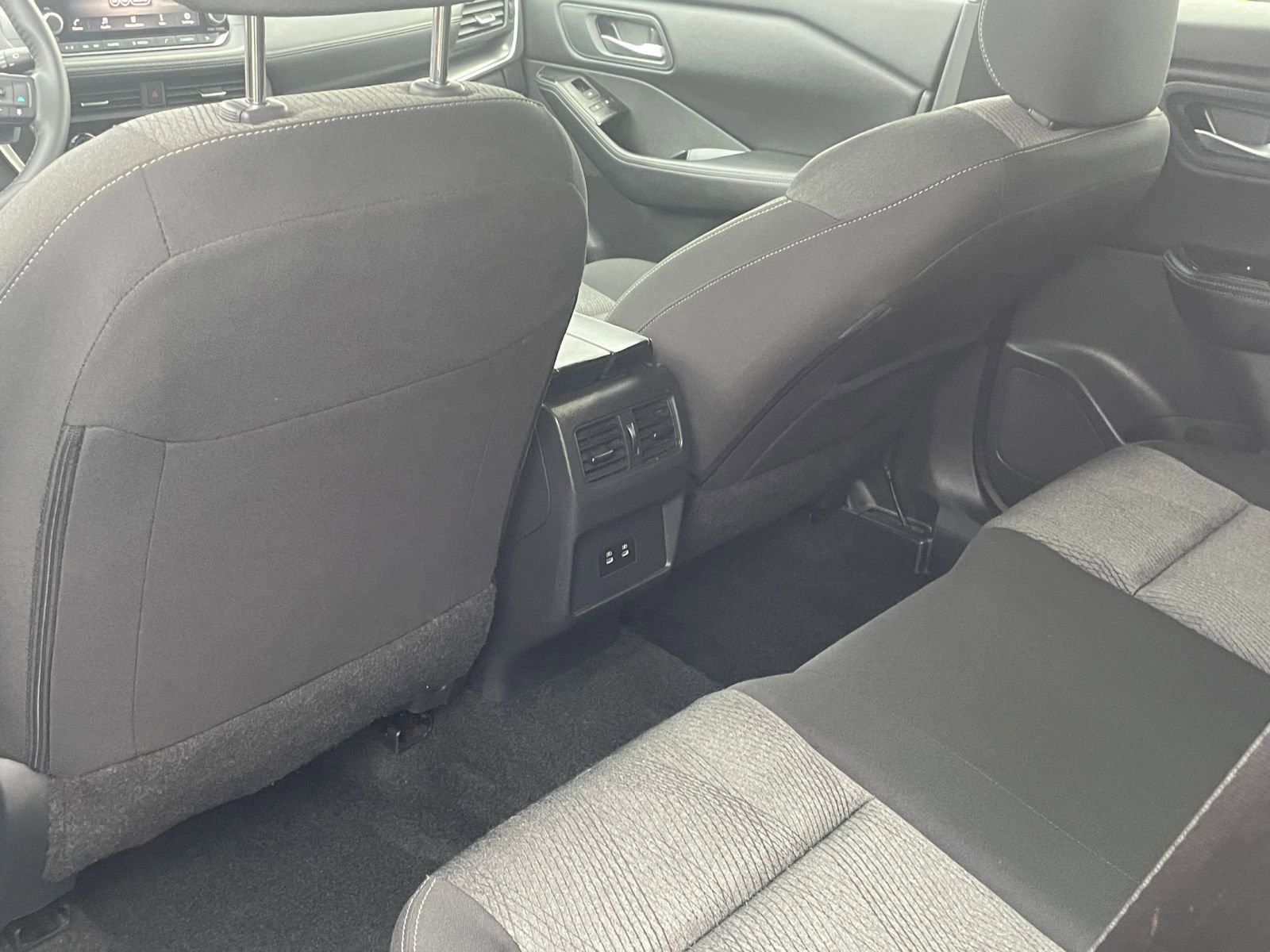 Used 2025 Nissan Rogue SV image 24