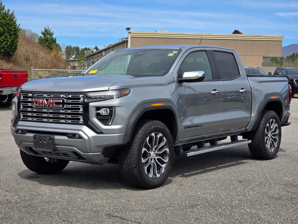 Used 2024 GMC Canyon Denali image 2