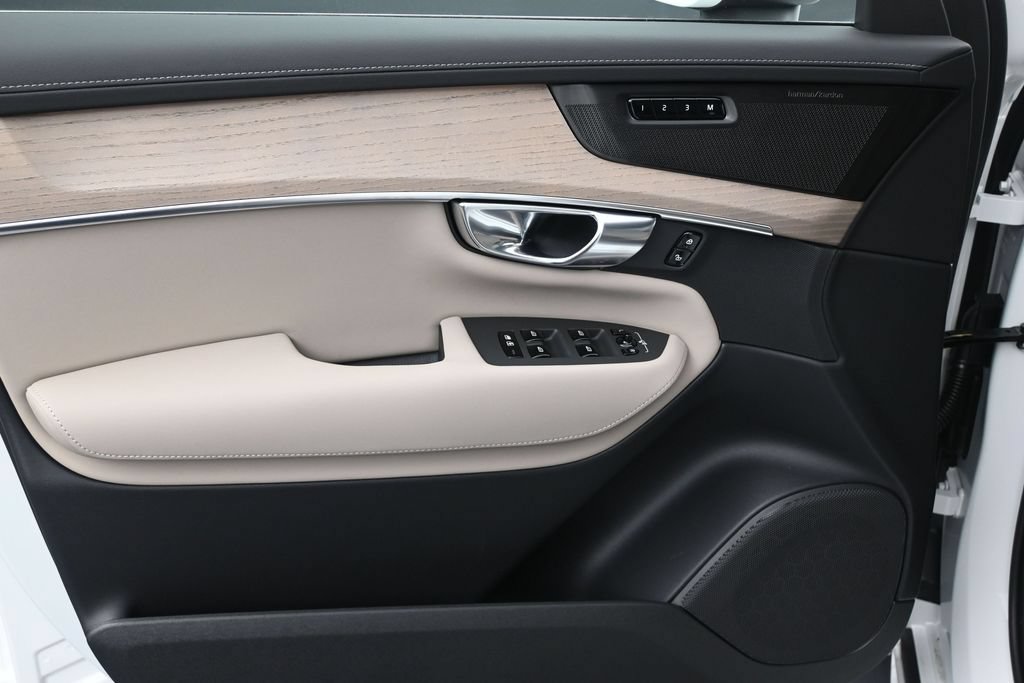New 2026 Volvo XC90 T8 Plus AWD/4WD image 10