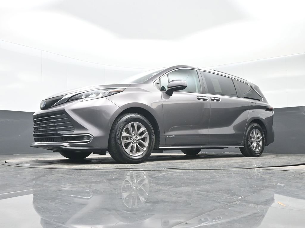 Used 2021 Toyota Sienna XLE image 26
