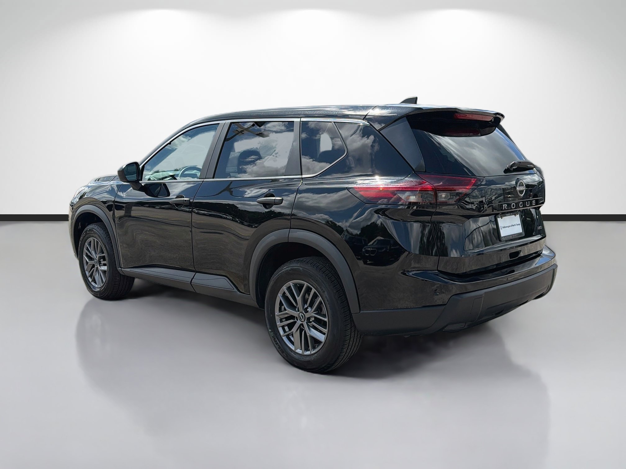 Used 2024 Nissan Rogue S AWD/4WD image 5